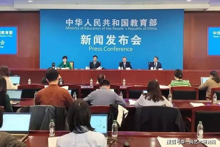 教育部中外语言交流合作中心负责人就国际中文教育中文水平等级标准答记者问
