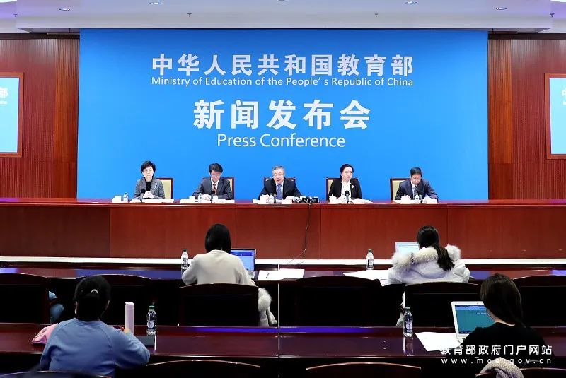教育部教师工作司负责人就关于加强新时代高校教师队伍建设改革的指导意见答记者问
