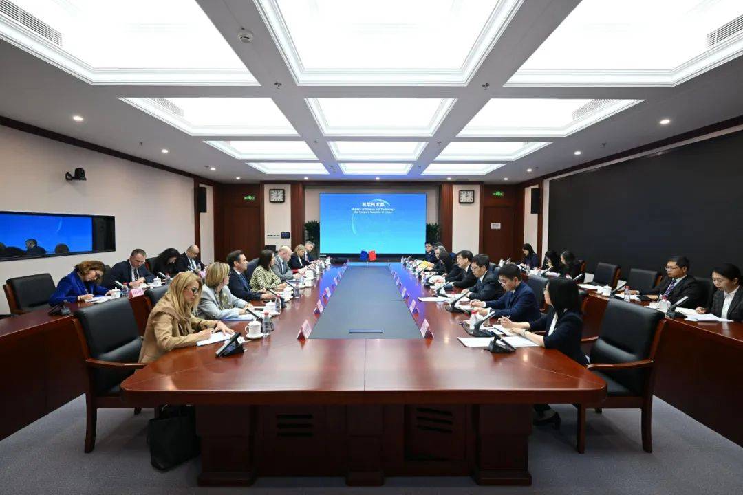 怀进鹏与欧盟委员伊万诺娃共谋科技与教育的未来合作