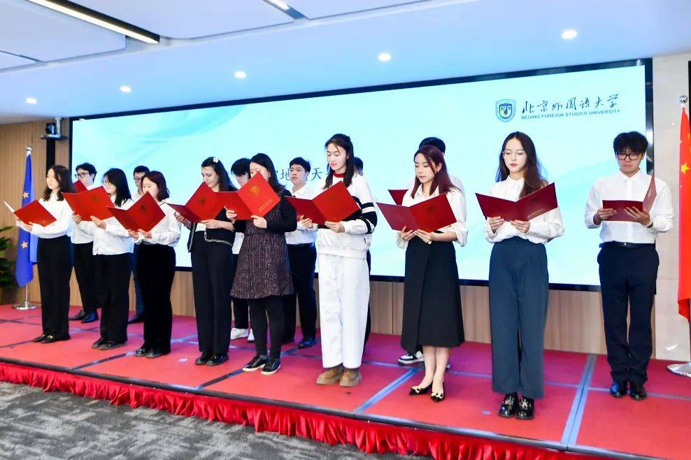 怀进鹏会见欧盟委员会创新、研究、文化、教育和青年事务委员伊万诺娃，共谋科技与教育的未来合作