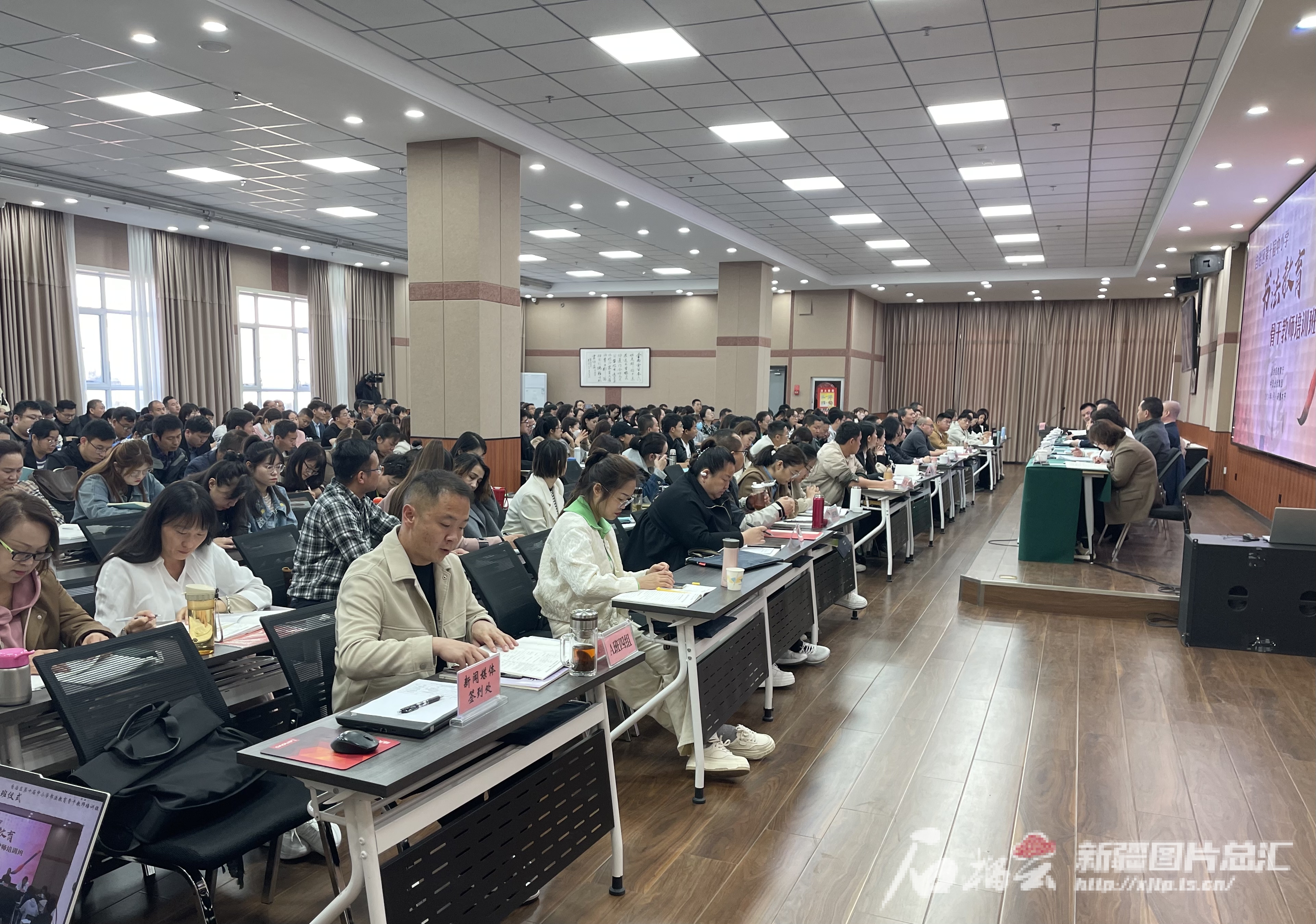 新疆教育协会，引领新疆教育走向新的辉煌