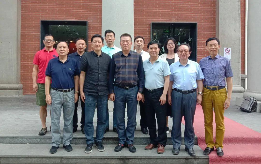中国建设教育协会颁发的荣誉与责任
