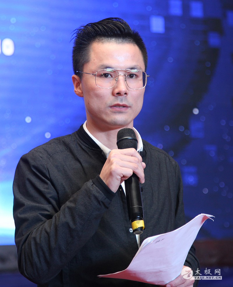 李超引领教育装备行业变革，铸就未来教育基石的坚实力量