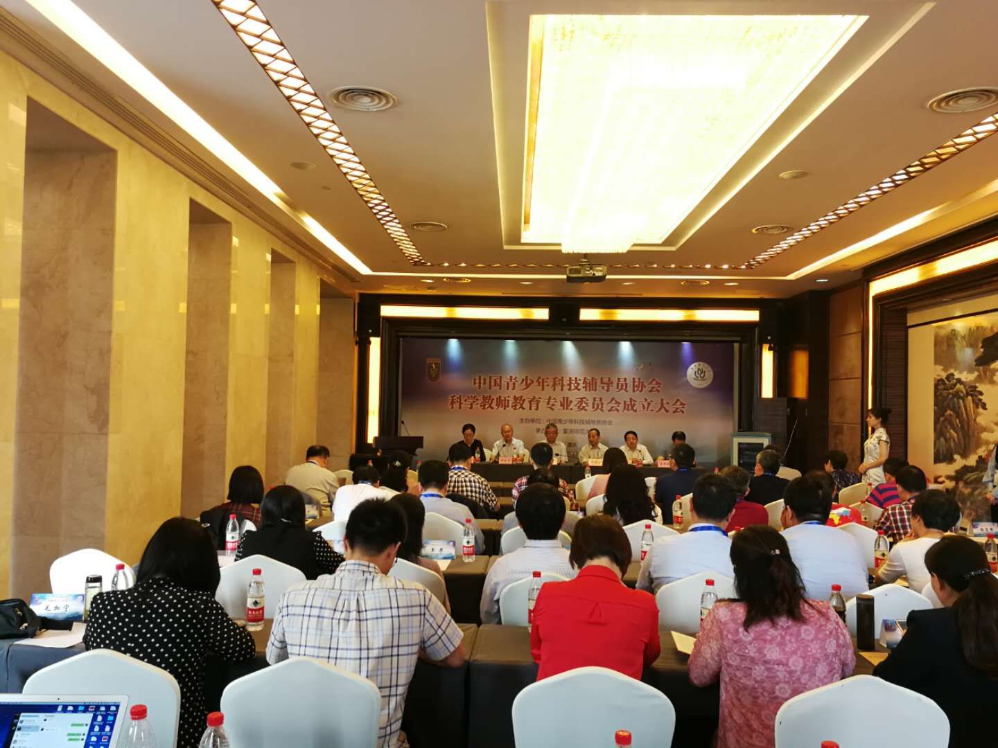 重庆青年教育协会慧心，培育未来领袖的摇篮