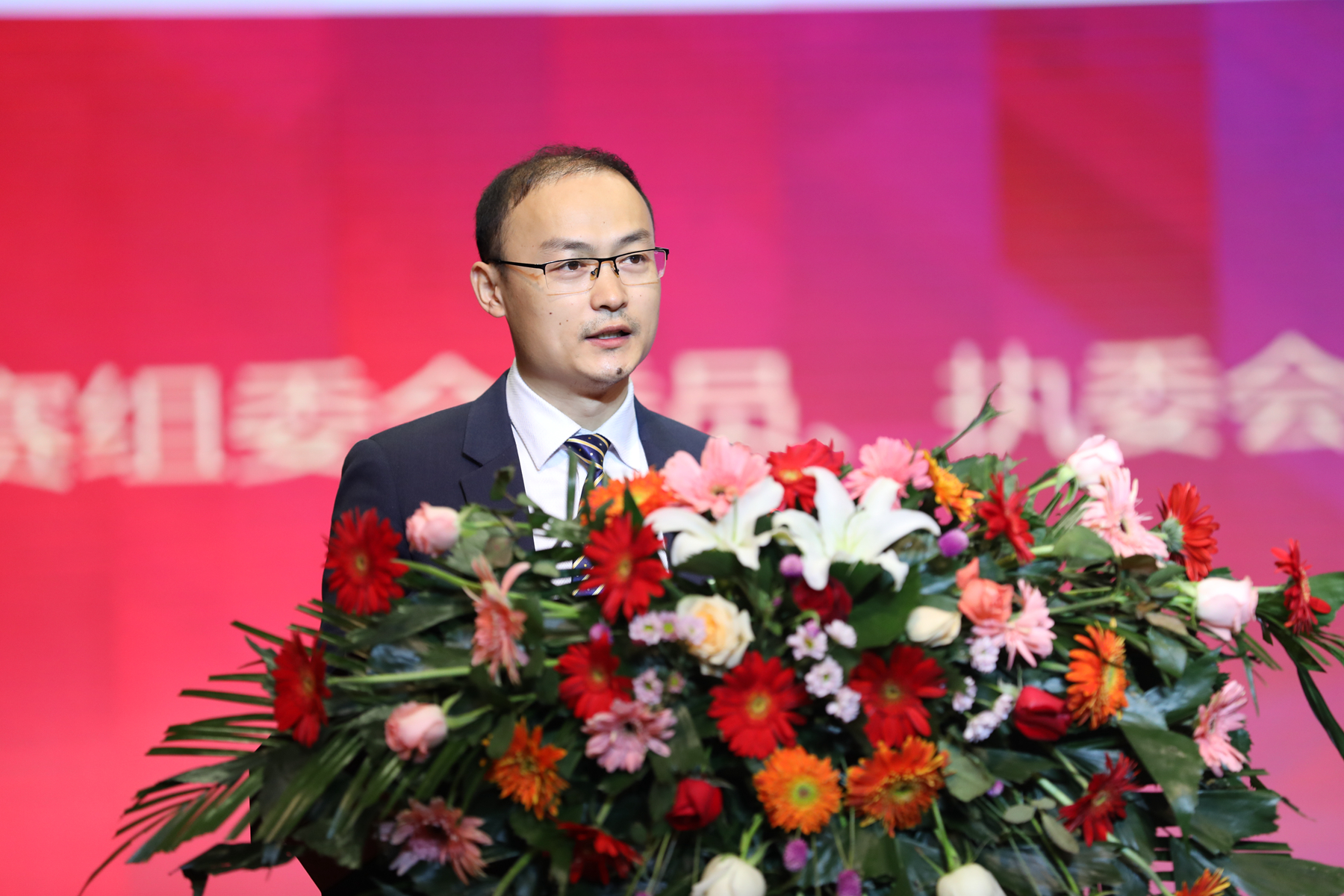 辛晓简介及其在化工教育协会的贡献