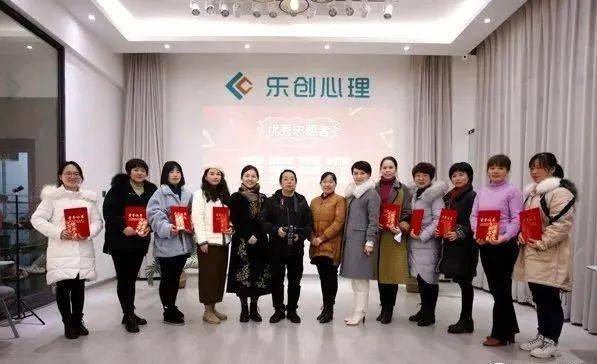 家庭教育协会年会表彰盛典，共筑荣耀未来，携手共创家庭教育新篇章