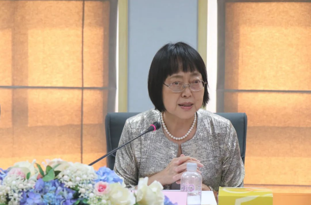 冯俊英国际教育协会，引领教育创新先锋之路
