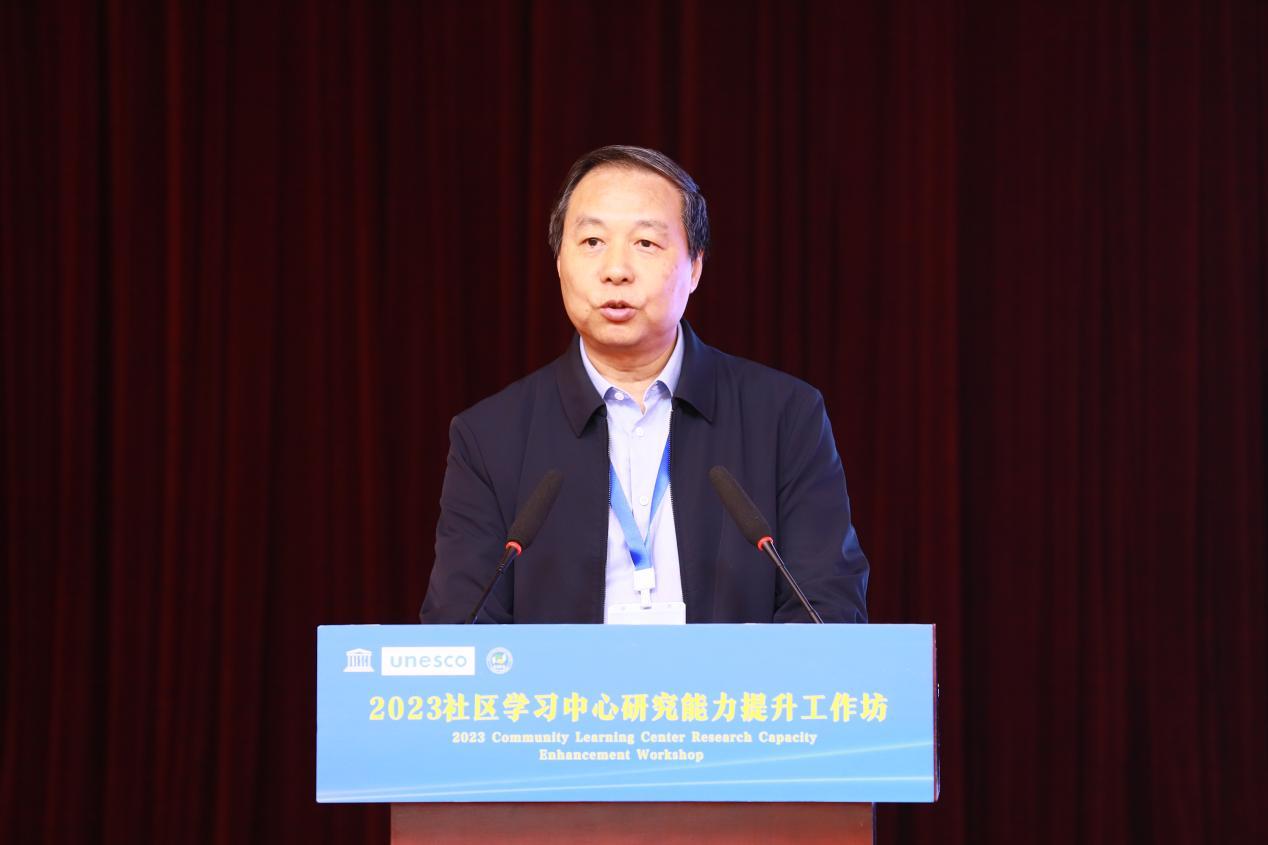 全国成人教育协会副会长，引领成人教育走向新的辉煌