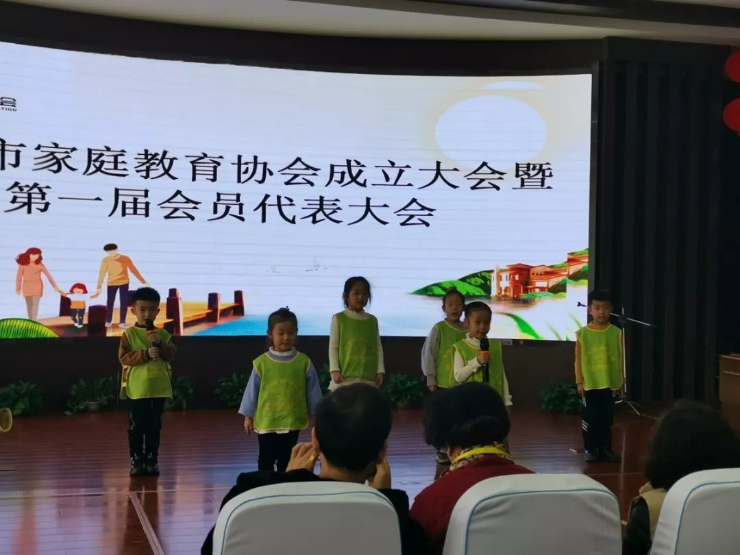 家庭教育协会年会表彰词，荣耀与贡献的见证