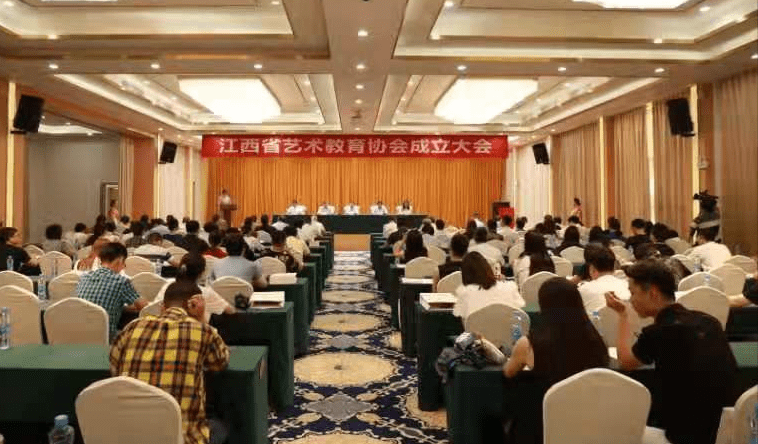 江西艺术教育协会会员，引领艺术教育的先锋力量