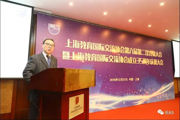 上海职工教育协会会长，引领城市职工教育走向新的高峰