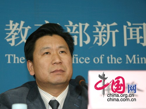 教育部语言文字应用管理司负责人就国家语委关于深入实施典耀中华主题读书行动的指导意见答记者问
