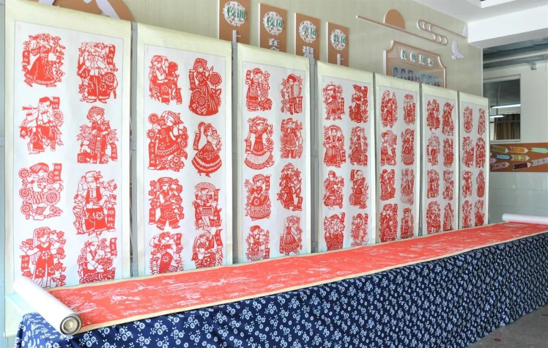 教育部教材局负责同志就教育部关于加强中小学地方课程和校本课程建设与管理的意见答记者问