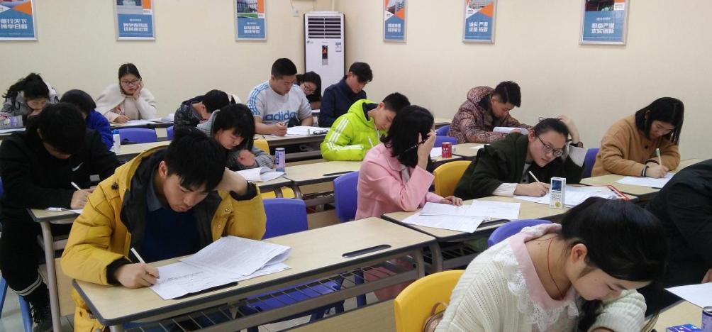 教育部有关司局负责人就关于加强教育行政执法 深入推进校外培训综合治理的意见答记者问
