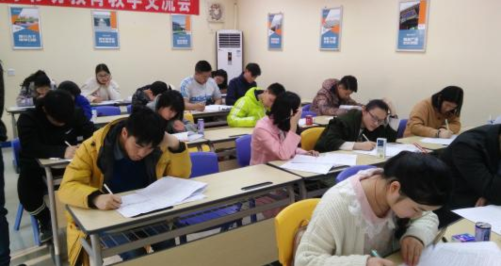 教育部校外教育培训监管司有关负责人就义务教育阶段校外培训项目分类鉴别指南答记者问