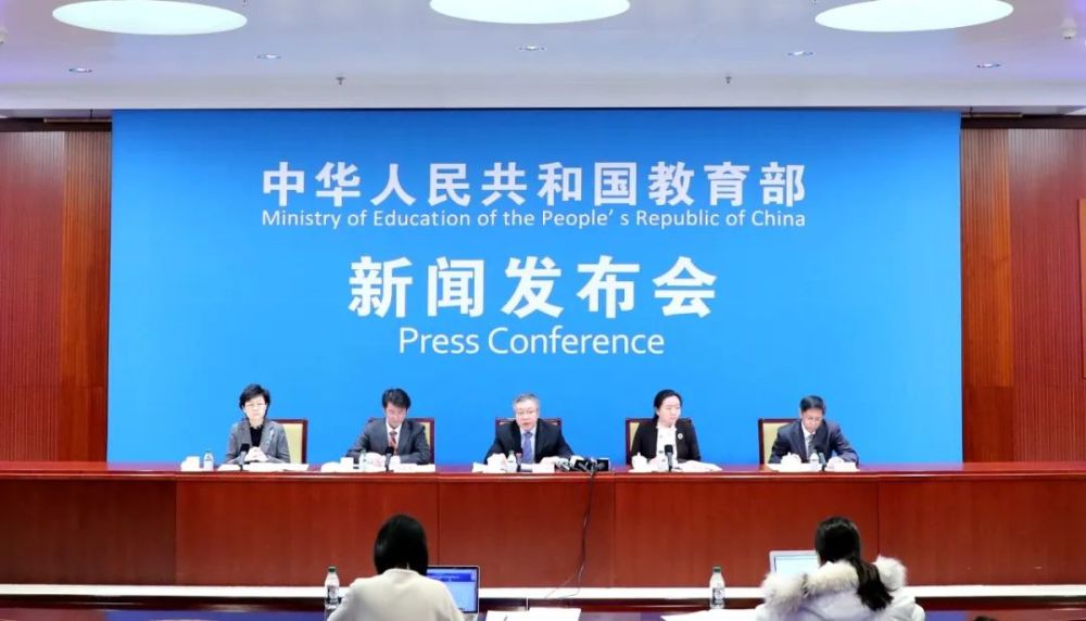 教育部教师工作司负责人就中学教育专业师范生教师职业能力标准（试行）等五个文件答记者问