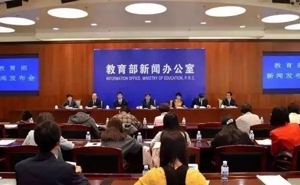 教育部教师工作司负责人就中学教育专业师范生教师职业能力标准（试行）等五个文件答记者问