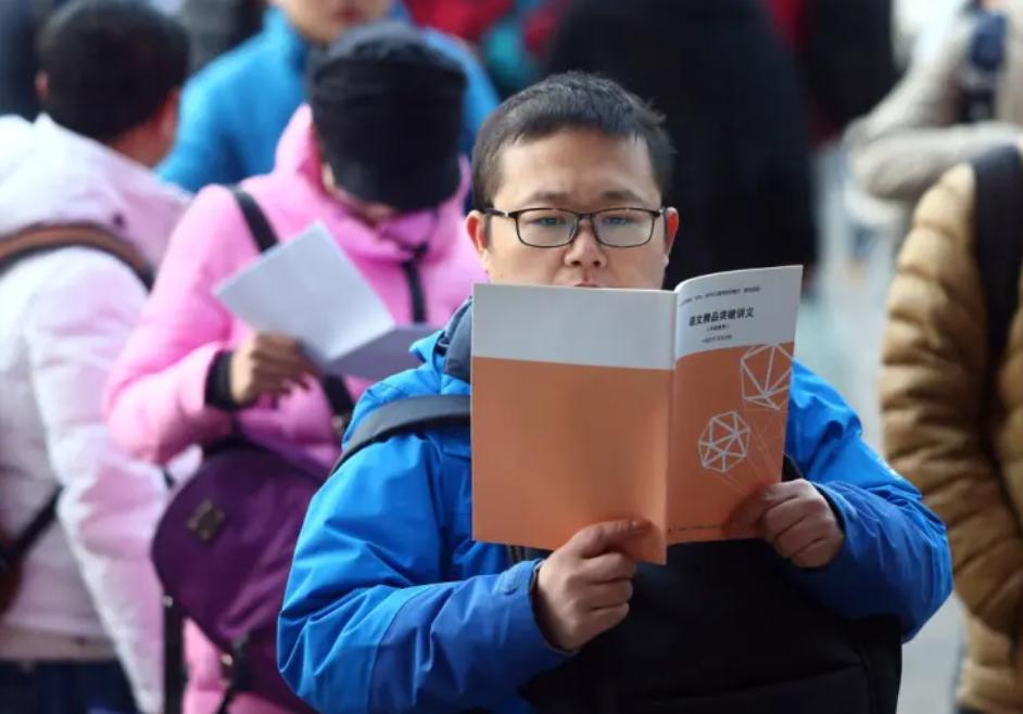 教育部教育督导局负责人就本科毕业论文（设计）抽检办法（试行）答记者问