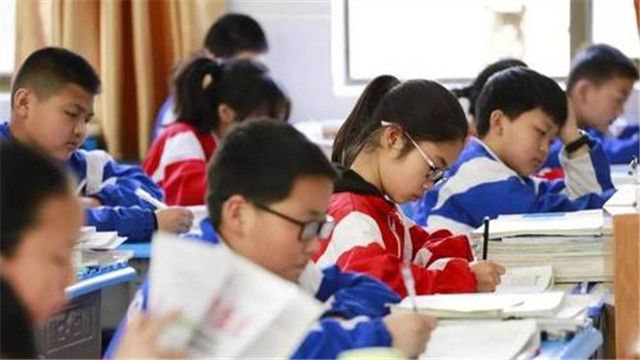 教育部有关负责人就中共中央办公厅 国务院办公厅关于全面加强和改进新时代学校体育工作的意见答记者问