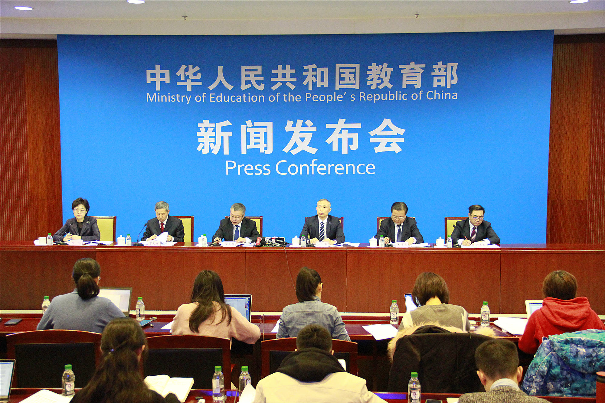 教育部教师工作司负责人关于新时代师德师风建设的意见解读与答疑