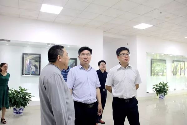 教育部职业教育与成人教育司负责人就职业院校全面开展职业培训 促进就业创业行动计划答记者问