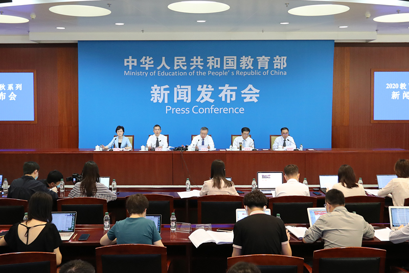 教育部教师工作司负责人就教育部等五部门关于加强新时代中小学思想政治理论课教师队伍建设的意见答记者问