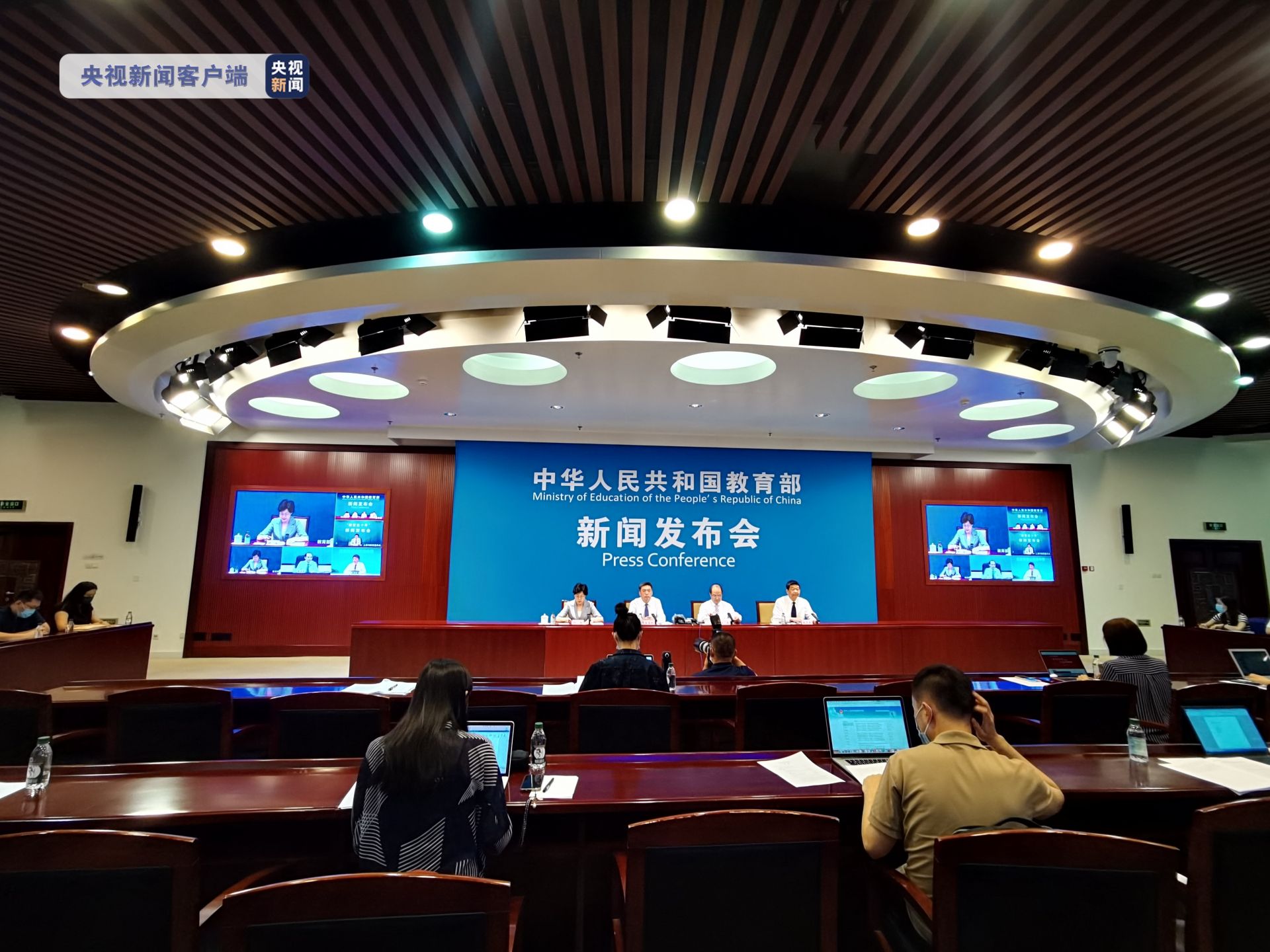 教育部教材局负责人就普通高中三科教材统编工作答记者问