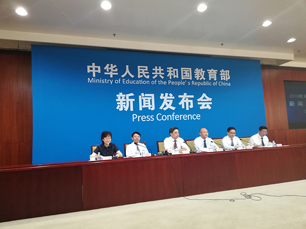 教育部基础教育司负责人就教育部等六部门关于规范校外线上培训的实施意见答记者问