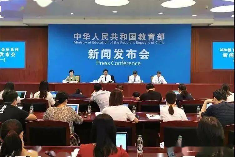 教育部基础教育司负责人就教育部等六部门关于规范校外线上培训的实施意见答记者问