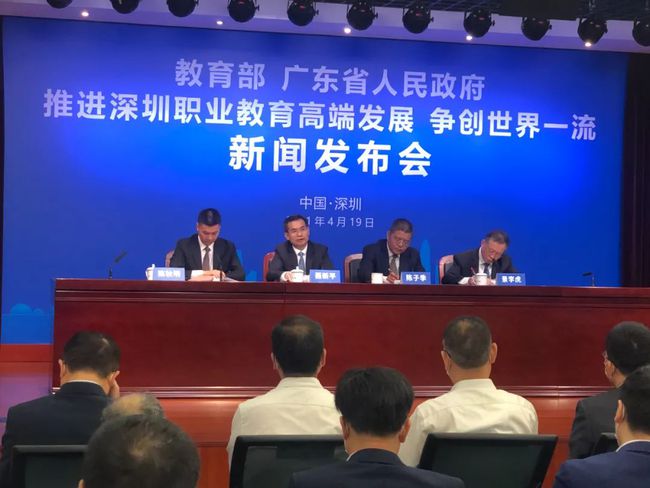 教育部关于职业院校专业人才培养方案制订与实施工作的指导意见解读及负责人回应