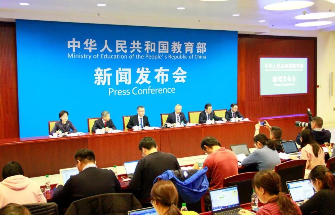 教育部教师工作司负责人就教育部关于实施全国中小学教师信息技术应用能力提升工程2.0的意见答记者问