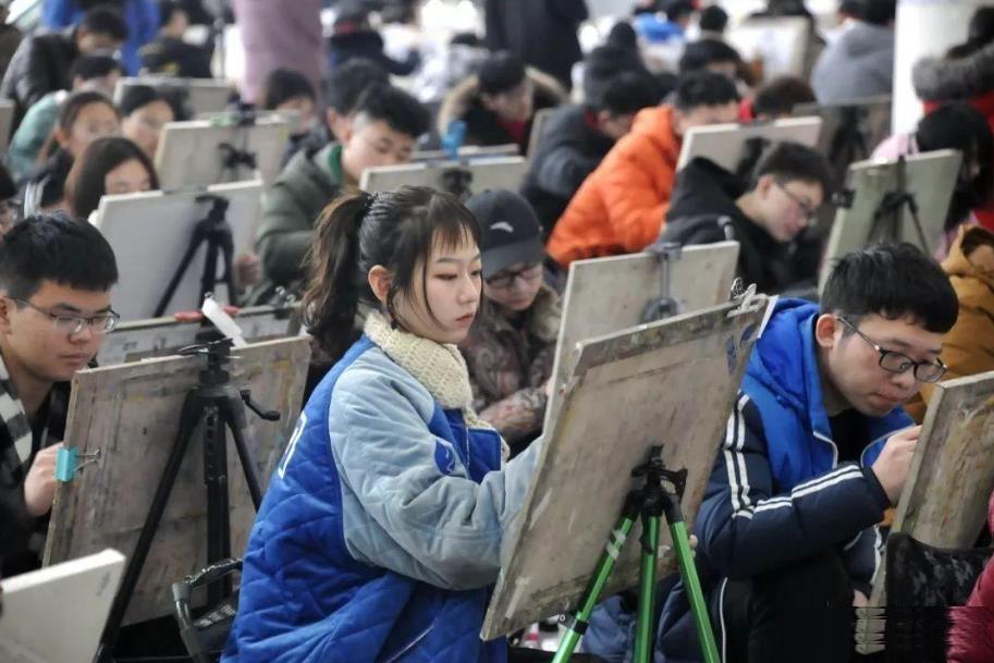 教育部基础教育司负责人就关于面向中小学生的全国性竞赛活动管理办法（试行）答记者问