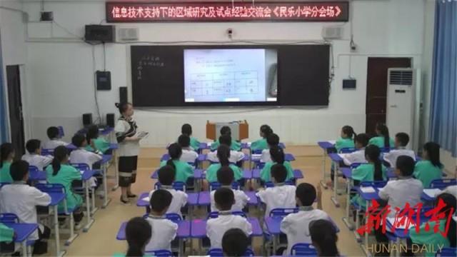 教育部教师工作司负责人就关于开展人工智能助推教师队伍建设行动试点工作的通知答记者问