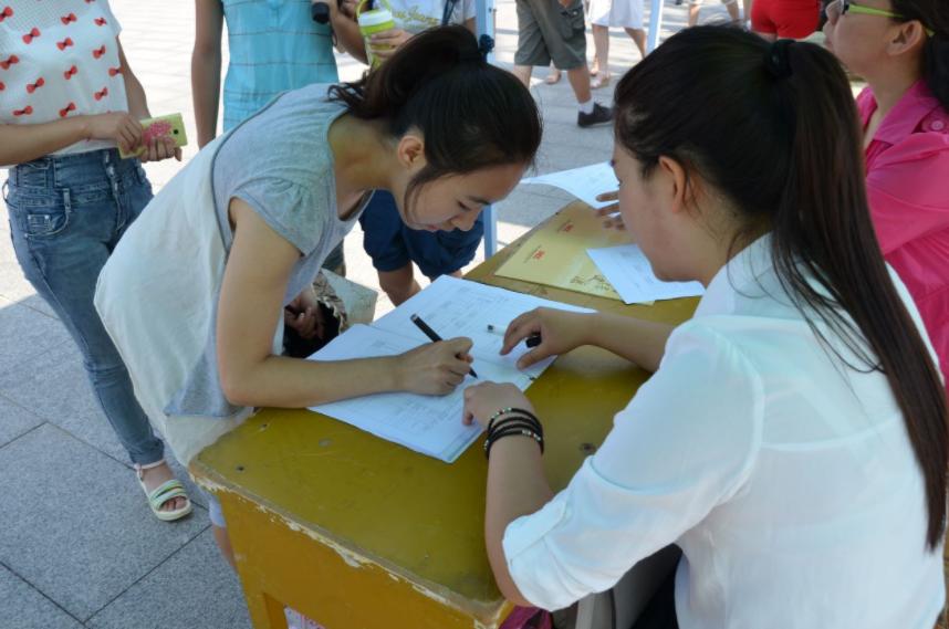 教育部基础教育司负责人就关于做好预防中小学生沉迷网络教育引导工作的紧急通知答记者问