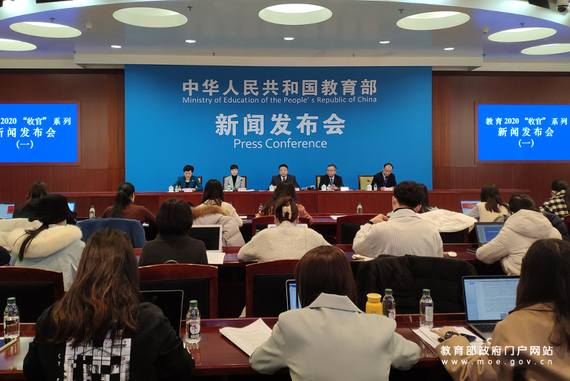 教育部教材局负责人就义务教育三科教材统编工作答记者问