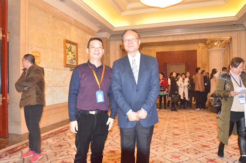 王湛就三科教材审查工作答记者问，基础教育课程教材专家工作委员会主任委员详解审查进展与要点