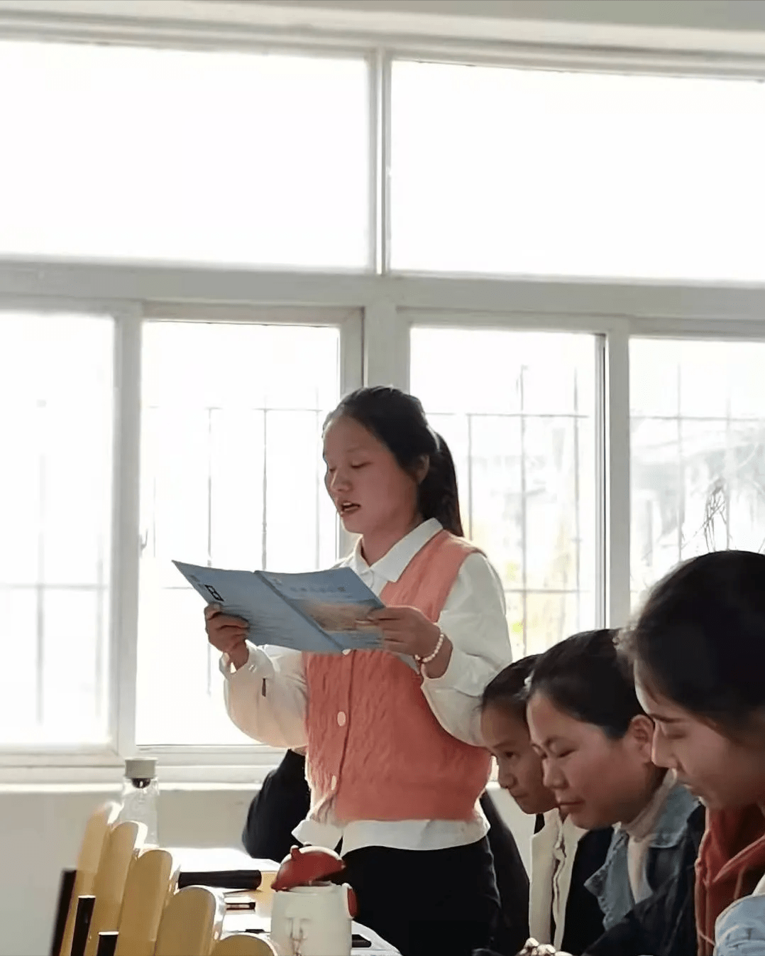 关于师范生教育实践的重要性及实施策略解答记者问