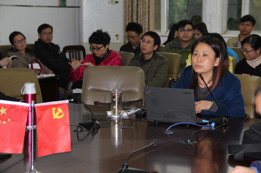 关于普通高校思想政治理论课建设体系创新计划答记者问的文章