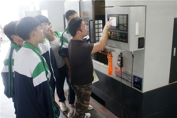 教育部职业教育与成人教育司负责人就中等职业学历教育学生学籍电子注册办法（试行）答记者问