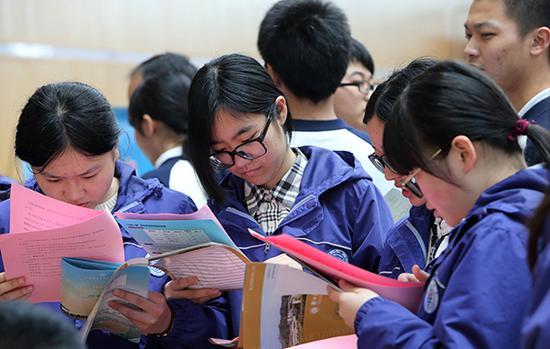 教育部高校学生司负责人就进一步完善和规范高校自主招生工作答记者问
