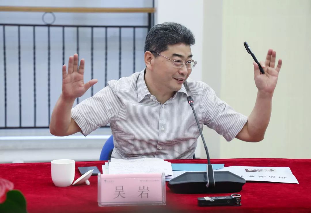 中国工程教育质量报告解读及评估中心主任吴岩答记者问