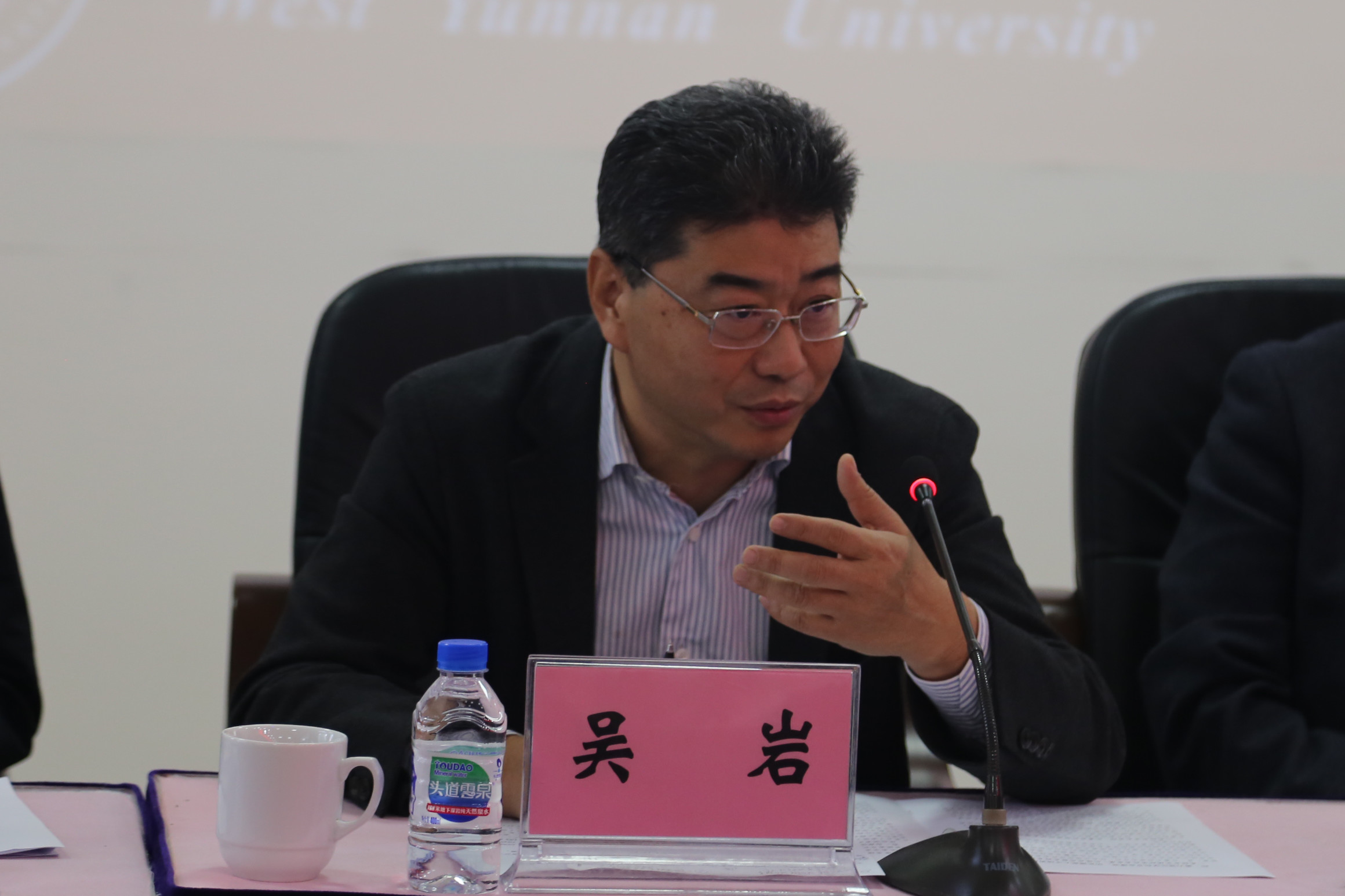 教育部高等教育教学评估中心主任吴岩就中国工程教育质量报告答记者问