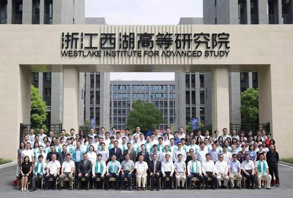 中组部、教育部负责人就关于坚持和完善普通高等学校党委领导下的校长负责制的实施意见答记者问