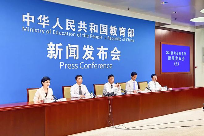 教育部体育卫生与艺术教育司负责人就高等学校体育工作基本标准答记者问