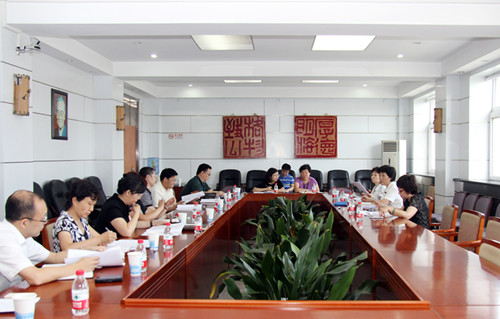 关于加强和改进高校青年教师思想政治工作的答记者问