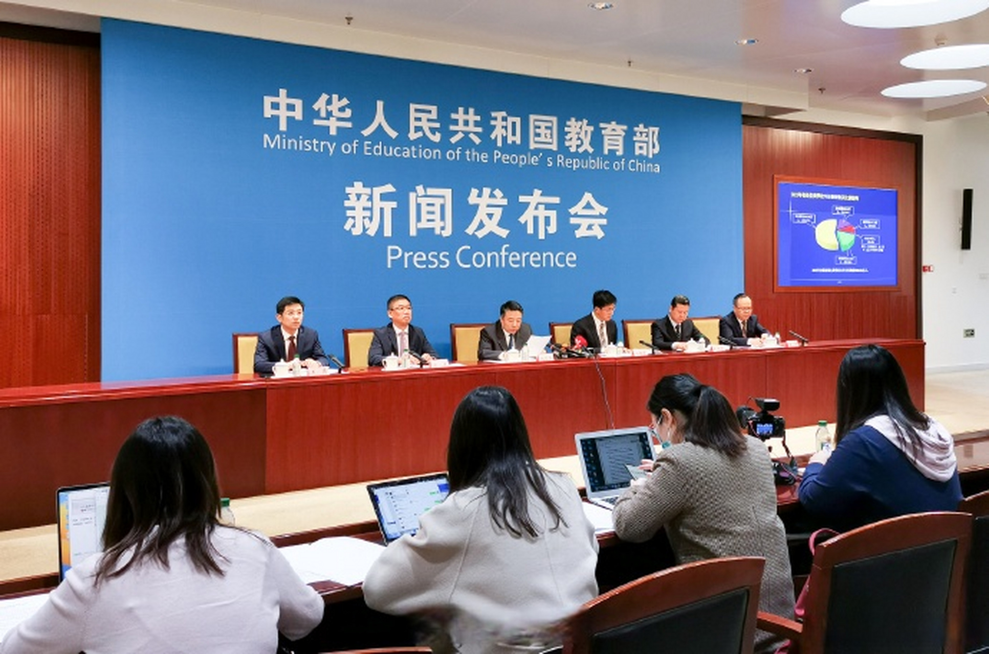 教育部有关负责人就高校创业教育教学规范答记者问