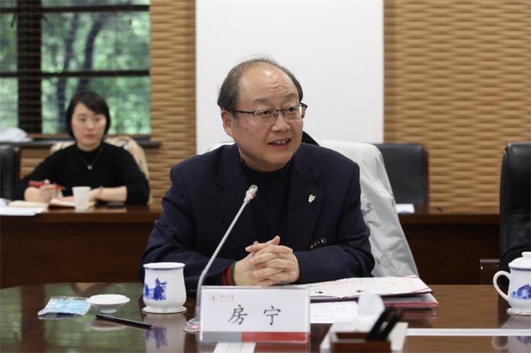 教育部有关负责人就2010年农村学校教育硕士师资培养计划实施答记者问
