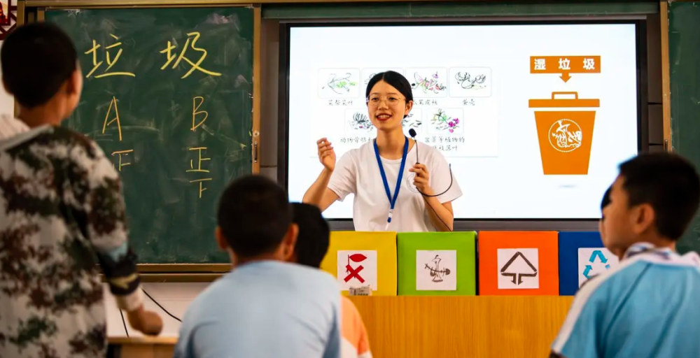 教育部基础教育一司负责人就中小学班主任工作规定答记者问