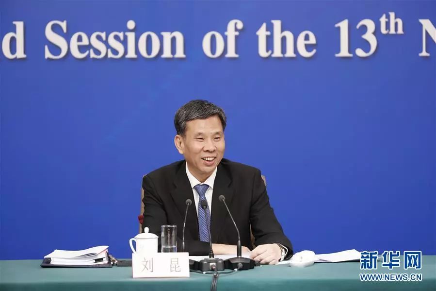 财政部、教育部有关负责人就免费提供教科书工作有关问题答记者问