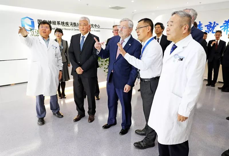 吴岩与伊朗科技副部长赛伊德·哈比巴深化科技合作与交流会谈举行